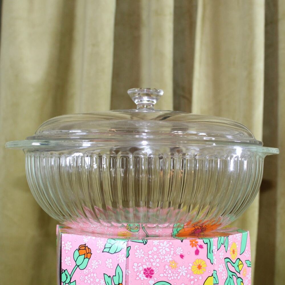 Pryrex Glass Cassarole Dish with Lid